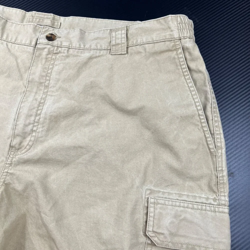 L.L. Bean Mens Comfort Waist Cargo Shorts Size 42 Beige Hiking Casual Outdoor